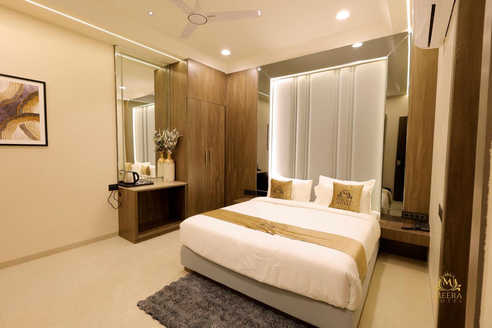 The Meera Hotel Ujjain Eksteriør bilde