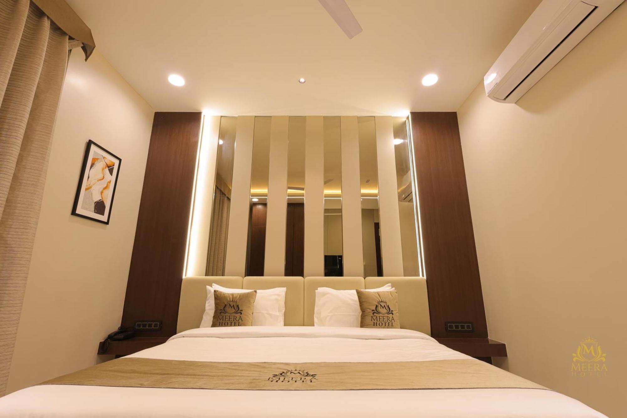 The Meera Hotel Ujjain Eksteriør bilde