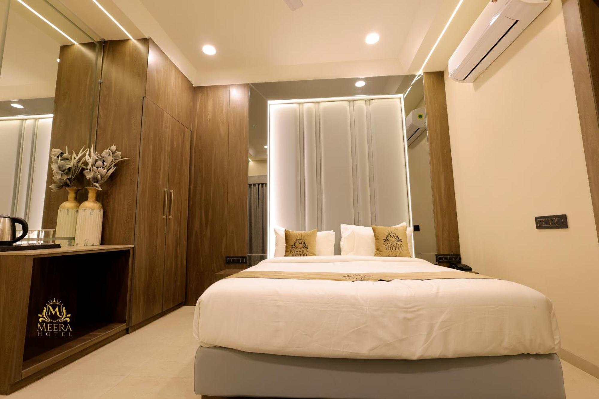 The Meera Hotel Ujjain Eksteriør bilde